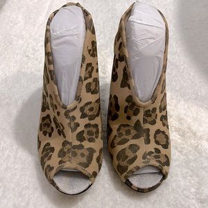 Vince Camuto peep toe booties leopard
